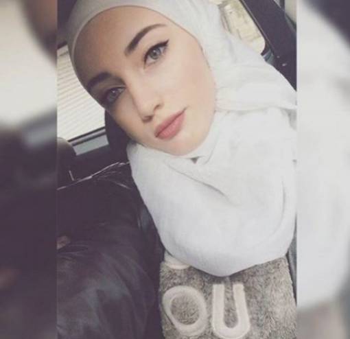 بالصور..ابنة نجمة سورية فاقت أمها جمالا بحجابها ! بالصور..ابنة نجمة سورية فاقت أمها جمالا بحجابها !