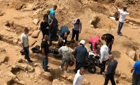 بلدية الاحتلال الاسرائيلي تنبش مقبرة إسلامية في يافا للبناء فوقها بلدية الاحتلال الاسرائيلي تنبش مقبرة إسلامية في يافا للبناء فوقها