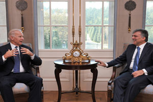 بايدن: نظام الأسد يؤجج الطائفية