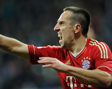 بايرن يسحق بريمن ويتصدر  