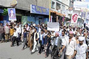 اليمن يشكل لجنة للاشراف على الجيش واستمرار القتال بالبلاد