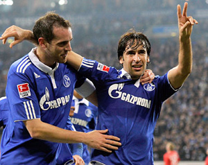 شالكه يسحق أوغسبورغ ويتقدم 