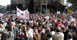 الجيش المصري يفض اشتباك بين أنصار مرشحين لإنتخابات مجلس الشعب