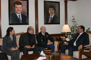 وزير الداخلية يلتقي مدير عام الدرك الوطني الفرنسي وزير الداخلية يلتقي مدير عام الدرك الوطني الفرنسي