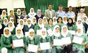 تخريج دورة اصدقاء شرطة بمدرسة حور  