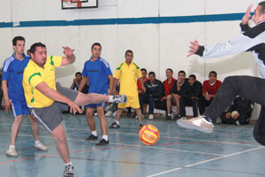 مركز الجامعة والطفيلة لنهائي يد الكليات 