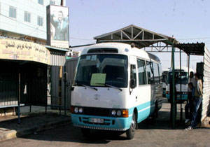 اضراب مفتوح للحافلات المتوسطة العاملة على خط اربد- عمان  