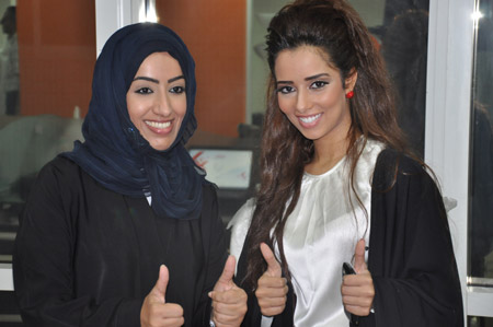 نهلة الفهد.. كالمكوك تتنقل بين كليبات نجوم الغناء! نهلة الفهد.. كالمكوك تتنقل بين كليبات نجوم الغناء!