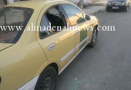 مجهولون يقومون ليلا بتكسير زجاج سيارات المواطنين في حي نزال (صور) مجهولون يقومون ليلا بتكسير زجاج سيارات المواطنين في حي نزال (صور)