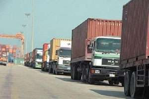 عودة تدريجية لحركة النقل التجاري البري في العقبة  