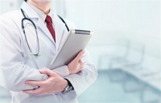 400 طبيب يؤدون القسم القانوني