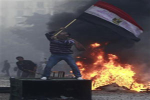 مقتل ثلاثة واصابة العشرات في اشتباكات بين جنود ومحتجين في مصر