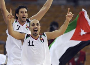 منتخبنا لكرة السلة يتاهل للدور الثاني بالبطولة العربية بعد فوزه على لبنان  