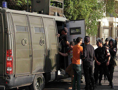 محكمة استئناف مصرية تلغي حكما بحبس شرطي متهم بقتل 37 اسلاميا عن طريق الخطأ محكمة استئناف مصرية تلغي حكما بحبس شرطي متهم بقتل 37 اسلاميا عن طريق الخطأ