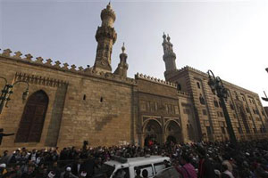 تجدد الاشتباكات في ميدان التحرير بعد مقتل تسعة تجدد الاشتباكات في ميدان التحرير بعد مقتل تسعة