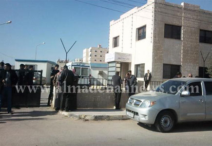 الجمعاني يلغي عقد شركة "انجكون" في مادبا ويستبدلها بـ "مياهنا" ( صور ) الجمعاني يلغي عقد شركة "انجكون" في مادبا ويستبدلها بـ "مياهنا" ( صور )