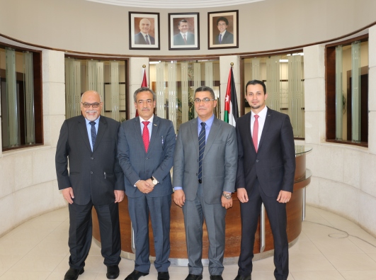 بحث التعاون بين جامعة الشرق الأوسط ومثيلتها الاسترالية La Trobe بحث التعاون بين جامعة الشرق الأوسط ومثيلتها الاسترالية La Trobe
