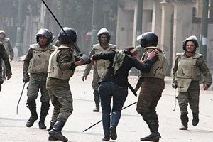 المجلس العسكري يأسف للتجاوزات ضد سيدات مصر المجلس العسكري يأسف للتجاوزات ضد سيدات مصر