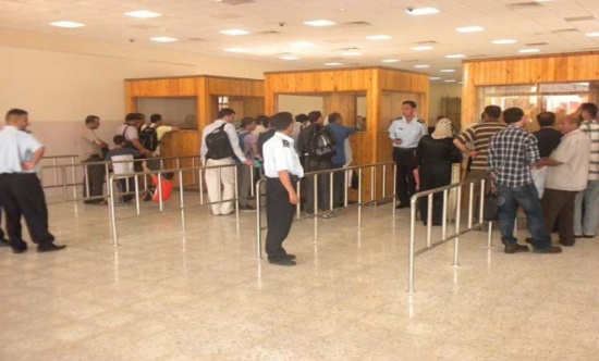 اسرائيل تفتح معبر “الكرامة” على مدار الساعة صيفاً