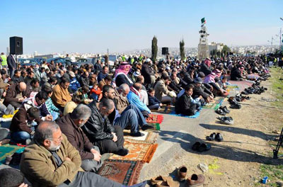 اعتصام امام السفارة السورية بعمان تحت شعار "نصرتكم واجبنا ولن نخذلكم" اعتصام امام السفارة السورية بعمان تحت شعار "نصرتكم واجبنا ولن نخذلكم"