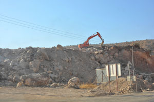 شكاوى الكورة من كثرة الحفر في الطريق العام