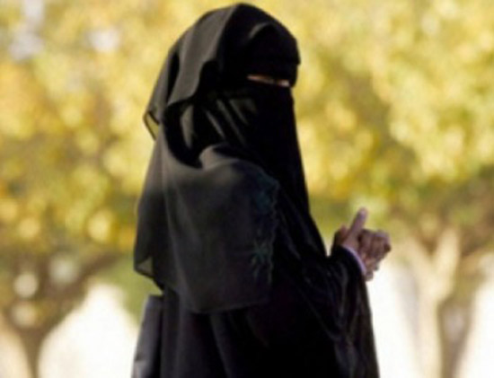 سيدة تهدي ضرّتها قطعة أرض... والسبب!