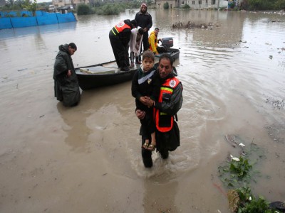 وفاة طفلين وغرق عشرات المنازل خلال يومين في غزة بسبب المنخفض الجوي وفاة طفلين وغرق عشرات المنازل خلال يومين في غزة بسبب المنخفض الجوي