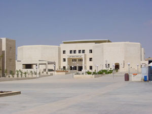 وفد من الجامعة الهاشمية ومديرية أشغال الزرقاء يزور أسرة الفقيد محمد الترك