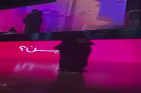 فيديو: التقى والدته بعد فراق عام كامل