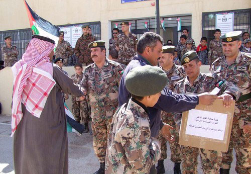 قيادة المنطقة العسكرية الشمالية توزع طرود الخير على الاسر العفيفة في جرش  