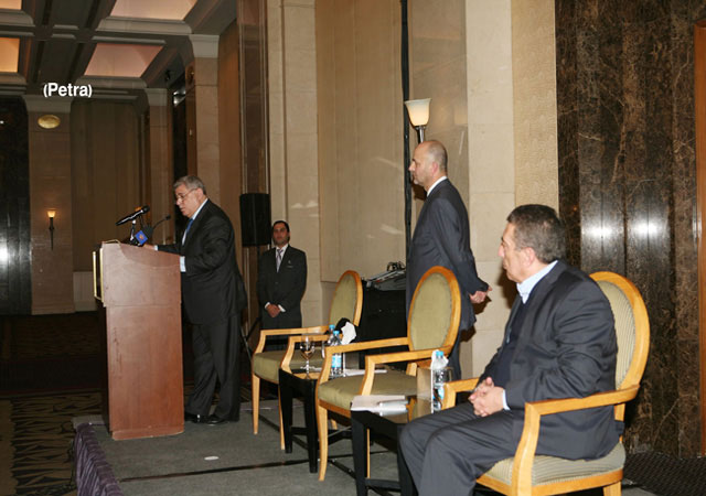 رئيس الوزراء يؤكد رغبة الحكومة في التعاون الكامل مع القطاع الخاص 