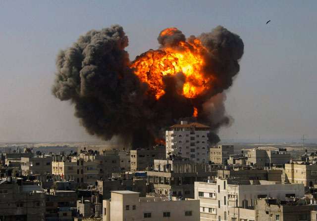 استشهاد فلسطيني واصابة اربعة في انفجار غامض في غزة استشهاد فلسطيني واصابة اربعة في انفجار غامض في غزة