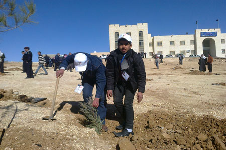  شباب كلنا الاردن تشارك  بأحتفالية الطفيله بيوم الشجره