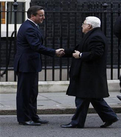 بريطانيا تستقبل عباس وتحذر من نفاد الوقت أمام حل الدولتين