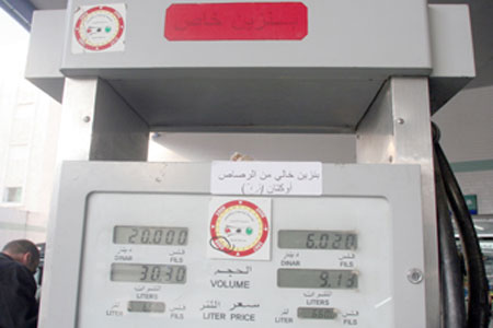 الحكومة تمدد قرار تخفيض الضريبة على البنزين واعفاء السولار والكاز 3 اشهر