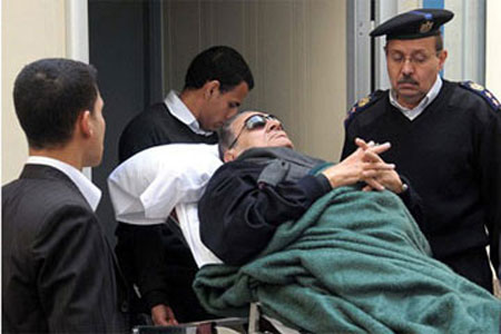 دفاع مبارك يبدأ اليوم معركة إثبات براءته بقضية قتل المتظاهرين