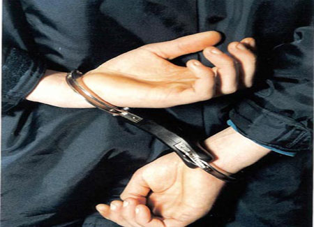 القبض على ثلاثة اشخاص من جنسية شرق اسيوية حاولوا شراء مجوهرات ببطاقات مزورة القبض على ثلاثة اشخاص من جنسية شرق اسيوية حاولوا شراء مجوهرات ببطاقات مزورة