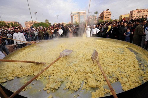 أكثر من 22 ألف بيضة لانجاز أكبر عجّة أكثر من 22 ألف بيضة لانجاز أكبر عجّة