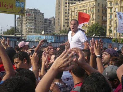 نجوم الكرة المصرية يحتشدون لحقن دماء المتظاهرين نجوم الكرة المصرية يحتشدون لحقن دماء المتظاهرين