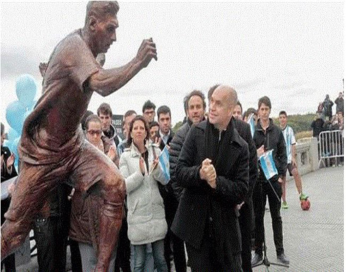 تمثال جديد لميسي في بوينس آيريس لإعادته من الإعتزال