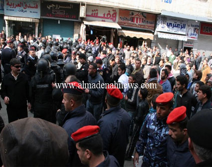 طوشة في مسيرة وسط البلد وعنجرة ( شاهدوا الفيديو ) طوشة في مسيرة وسط البلد وعنجرة ( شاهدوا الفيديو )
