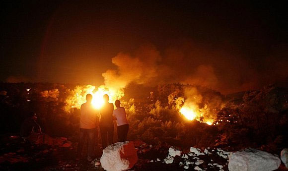 انفجار يقتل 11 على متن حافلة تقل سجناء في سوريا