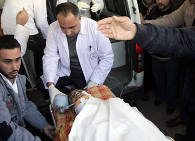 الاحتلال يقصف نشطاء جنوبي غزة