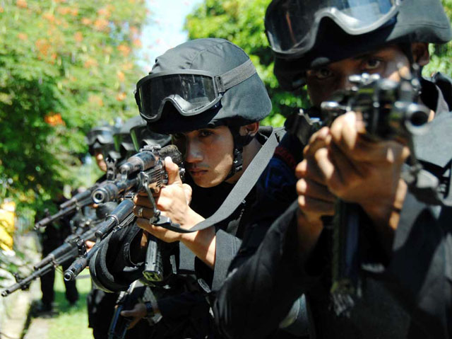 قوات إسرائيلية خاصة تعتقل برلمانياً ووزيراً سابقاً من حماس من خيمة إعتصام في القدس