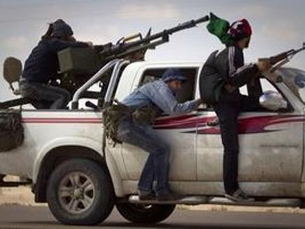 "موالون للقذافي" يسيطرون على بني وليد