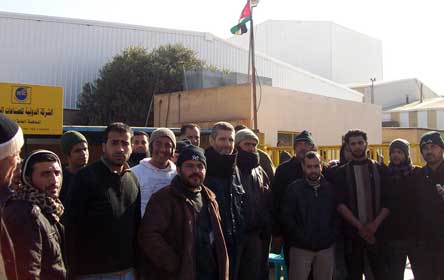 اعتصام لعمال الشركة الدولية للصناعات الخزفية في المفرق 