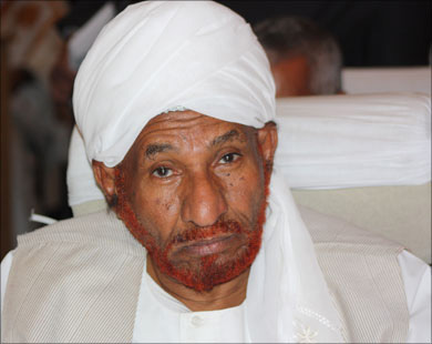 المهدي يحذّر من قيام ثورة بالسودان  