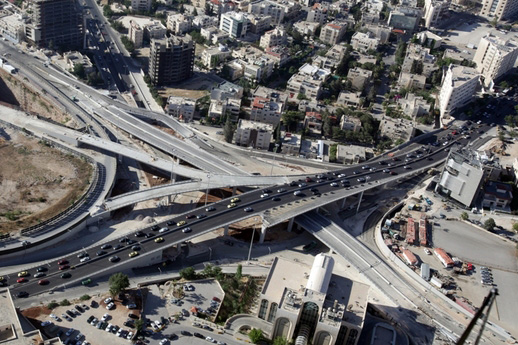 الكيلاني يتفقد شبكة طرق كريدورعبدون لدراسة إكمال الجزء المتبقي من المشروع