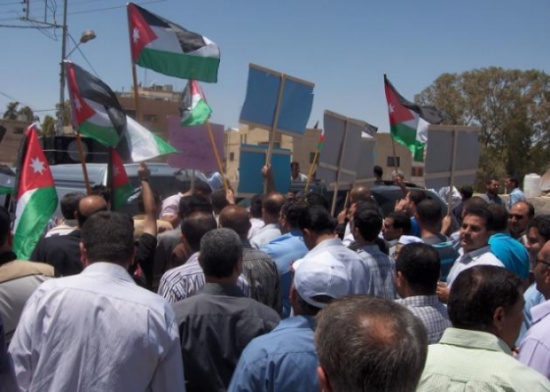 وقفة احتجاجية في المزار الجنوبي للمطالبة بالإصلاحات الشاملة