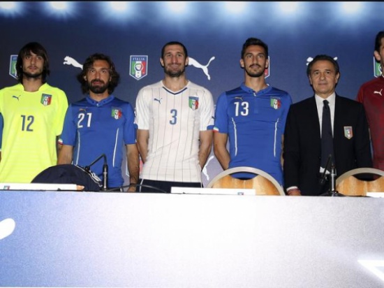 قميص مدلك للاعبي منتخب إيطاليا في كأس العالم قميص مدلك للاعبي منتخب إيطاليا في كأس العالم